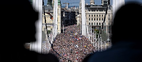 A menet eleje a Gellért téren, a vége a Deákon volt - több tízezren vonulhattak az idei Pride-on