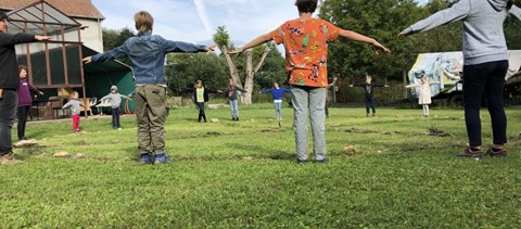 Az erdő közepén nyitott iskolát a Budapest School