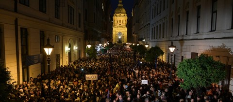 Több százan tüntettek tegnap a CEU mellett - nem ez lesz az utolsó