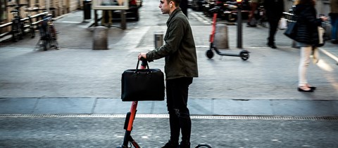 Népszavazáson döntött Párizs lakossága: betilthatják a bérelhető elektromos rollereket a francia fővárosban