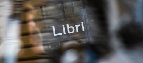 Fóliába csomagolta az LMBTQ tartalmú könyveket a Libri