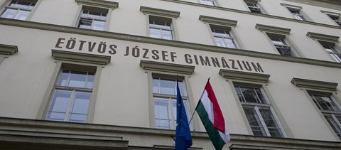 Többhetes, "gördülő" munkabeszüntetést hirdettek tanárok az ország egyik legjobb gimnáziumában