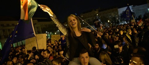 Gimnazisták és főiskolások ezrei tüntetnek Budapesten