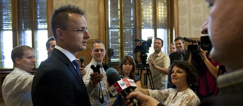 Szijjártó: Hoffmann Rózsa marad az oktatási államtitkár