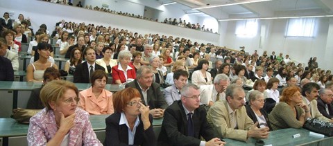 Minden harmadik gazdasági főiskolás multicégnél dolgozna