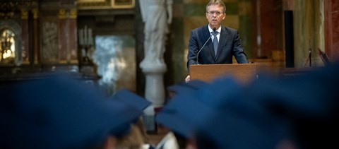 Hankó Balázs diplomaosztó turnéra indult – már négy intézményben is elmondhatta, milyen jó a megújult magyar felsőoktatás 