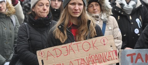 Őket rúgták ki a Karinthyból: van, aki még este is a saját diákjainak tartott online órát, mást az év tanárának választottak