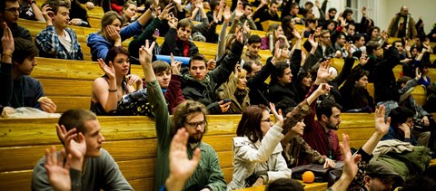 Ennyi pénz jár a családoknak az egyetemisták, főiskolások után