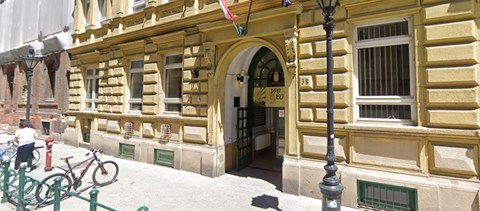 Butikhotel épül a Veres Pálné Gimnázium főépülete és tornaterme közé