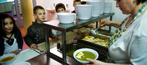 Túl kevés pénzt kapnak az ingyenes menzára az iskolák