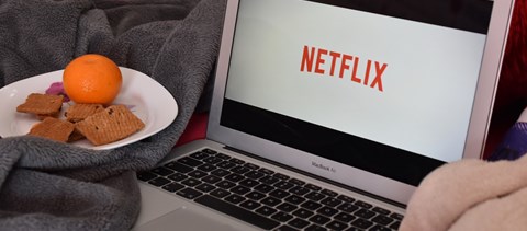 Netflix ajánló: ezeket a sorozatokat érdemes nézni az új évben