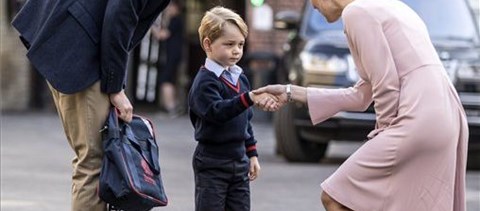 Áll a bál György herceg iskolájában, valaki be akart törni az épületbe