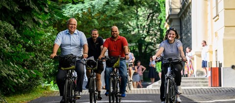 Negyven kerékpárt adott át a Soproni Egyetem a dolgozóinak