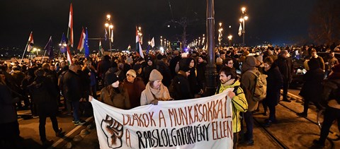 Eddig több mint tizenegyezren jeleztek vissza a ma délutáni tüntetésről