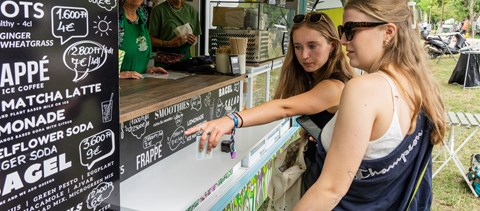 A pizzaszelet 2500, a lángos már 5000 is lehet - megfizethető a magyar diákok számára a Sziget? 