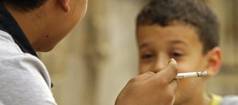 Adatvédelmi harcba kezdett egy skót egyetem a cigarettaóriással