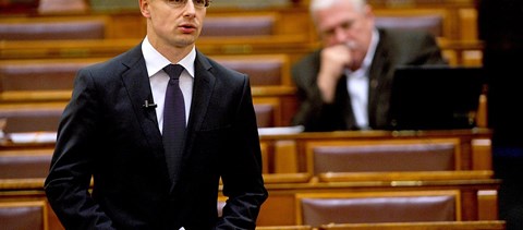 Még a Fideszben sem értik, miről beszél Szijjártó