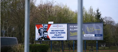 Kormánypropaganda egy pécsi iskola udvarán, többszöri felszólítás után tüntette el a hirdetésszervező cég