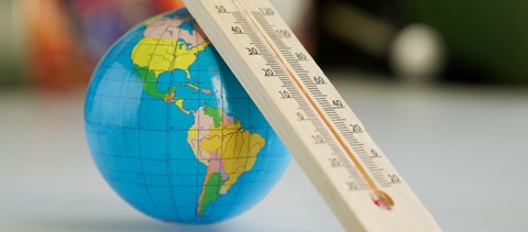 Még két hét van hátra a tanévből, de már most közel 29 fok van a tantermekben