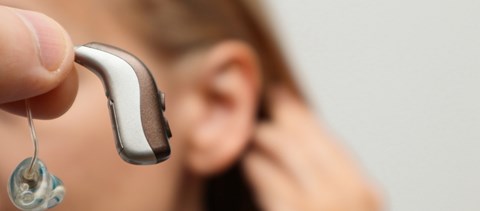 Elvehetik a hallókészüléket a hallássérült vizsgázóktól?