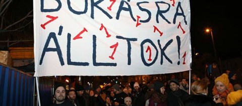 "Ránk omlik az épület": több tucat iskolában ülősztrájkolnak csütörtökön a diákok