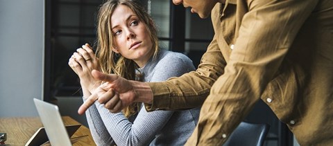 Több mint 10 százalékkal keresnek kevesebbet a nők a férfiaknál az EU-ban