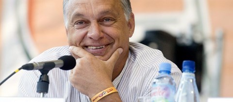 Busásan megfizették az Orbán Viktort tankönyvbe foglaló írókat