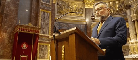 Hegyi László felszólította a Pázmány friss diplomásait, hogy ne higgyenek azoknak, akik vallási extrémizmussal vádolják az egyetemüket