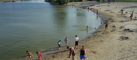 Ingyenes lesz a strand a Kopaszi-gátnál 