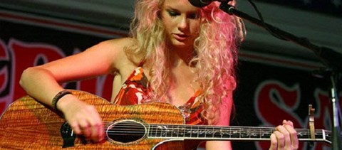 Oktatási központot nyitott Nashville-ben Taylor Swift