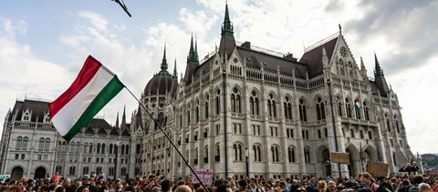 Hétfőn eldőlhet, mikor tárgyal a Parlament a státusztörvényről 