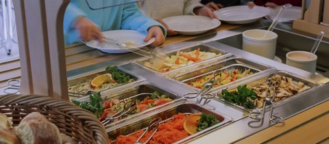 Steaktől az óriás gőzgombócig – ilyen ételeket adnak az egyetemi menzákon a világ körül