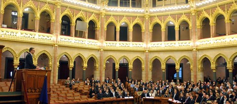 Ösztöndíjat kaphatnak a jól tanuló nemzetiségi diákok