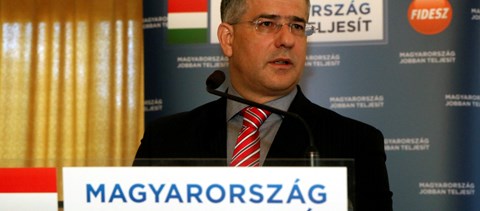 Elismerte a Fidesz frakcióvezetője, hogy a CEU-ügy "csak mellékvágány"