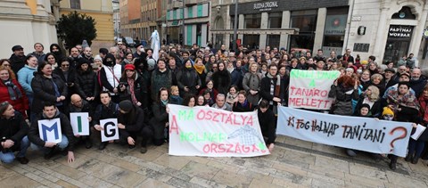 Futótűzként terjed a polgári engedetlenség, több száz tanár tiltakozik a sztrájkrendelet ellen