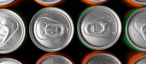 Most már hivatalos: ilyen energiaitalokat nem vehetnek a 18 év alattiak