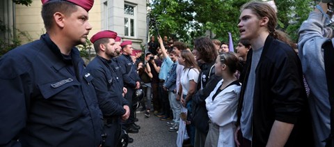 Hivatalos személy elleni erőszakkal gyanúsítják az Egységes Diákfront egyik tagját