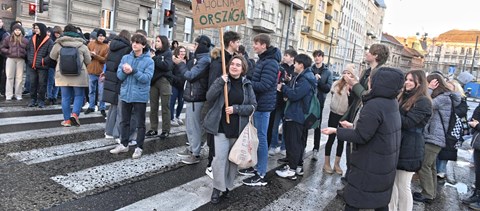 Megjelent a felvételi tájékoztató kiegészítése, országszerte ülősztrájkoltak diákok: a hét hírei