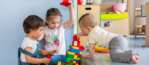 Megszűnik a bölcsődei támogatás, nehéz helyzetbe kerülnek a családok