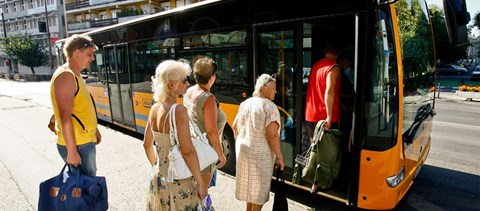 Nem lehet leszállítani a buszról az általános iskolás bliccelőket