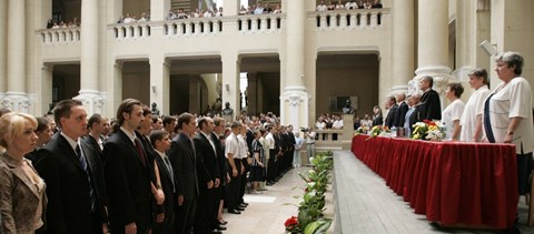 A hét hírei: a legjobban fizetett diplomáktól a kollektív szerződésig