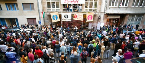 Tüntetés az oktatásért - újra demonstrációt szerveznek az SZFE elé