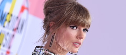 Taylor Swift perrel fenyegeti a diákot, aki közzétette, merre utazik magánrepülőjével