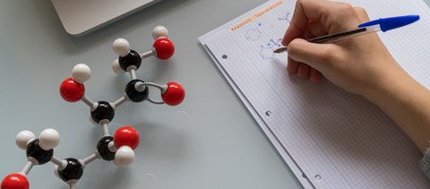 Van, aki szerint "gyászos", mások szerint "baráti" volt az emelt szintű érettségi kémiából