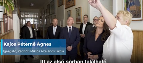 Krausz Ferenc egykori általános iskolájába látogatott Novák Katalin, ahol jelenleg biológiatanár tartja a fizikát