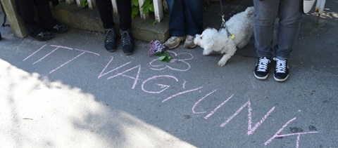 Elkezdődött a sztrájk, fekete-fehér napot tartanak