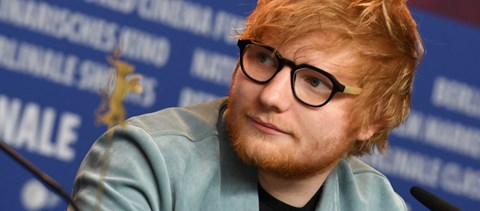 Ed Sheeran meglepett egy középiskolai bandát, miközben az ő számát játszották