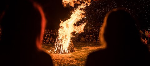 Néhány egyetem már várja az elsősöket, meghirdették a gólyatáborokat