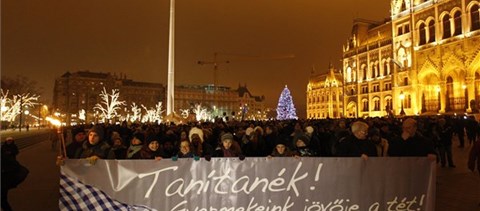 Elmarad a Tanítanék mai tüntetése, vasárnap demonstrálnak