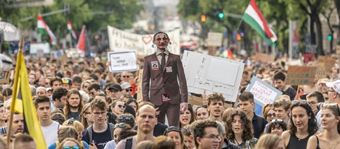 Minimálisan enyhítették a státusztörvény tervezetét